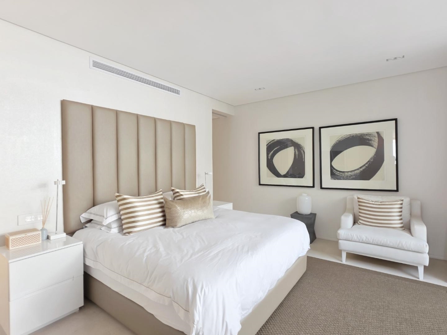 5 Bedroom Property for Sale in Fresnaye Western Cape